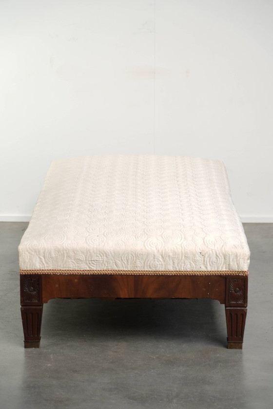 Beautiful antique French bench/window bench from the 19th century in Empire style with a silk seat with an (photo 3 of 12)