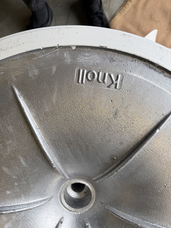 Image 1 of Original round Knoll Tulip dining table (152cm) in Carrara marble, Eero Saarinen