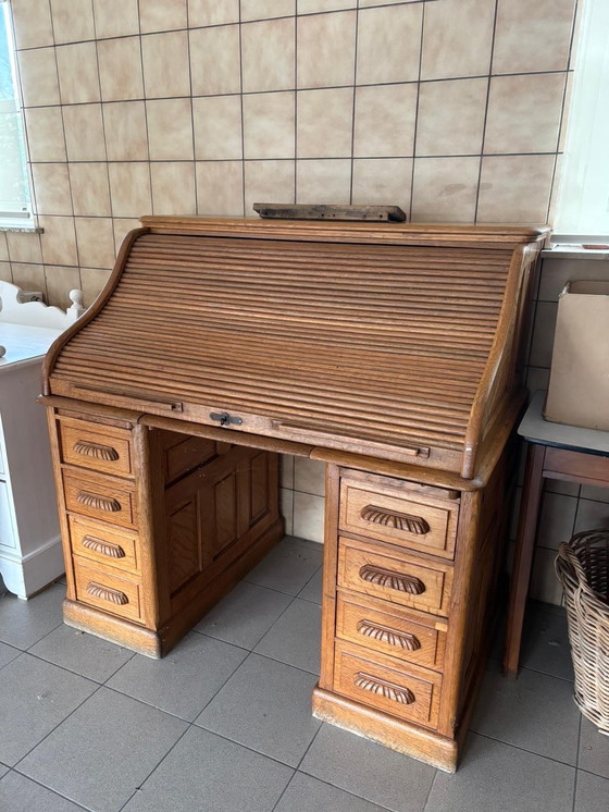 Image 1 of Vintage bureel in eik met rolluik