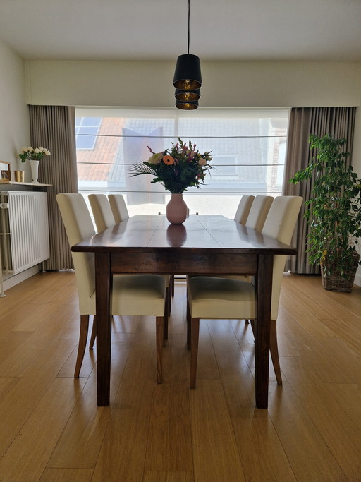 Mesa clásica de madera maciza