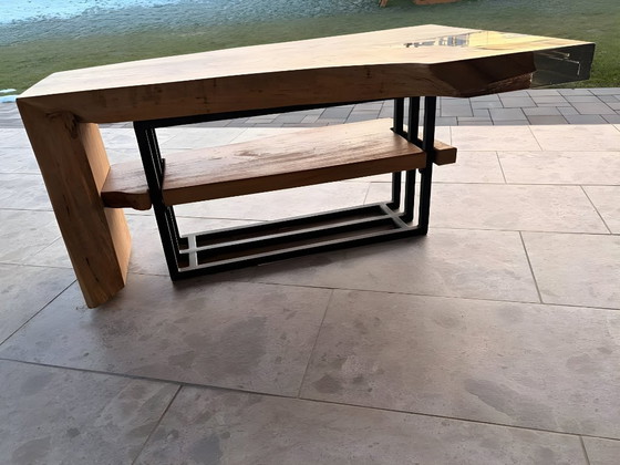 Image 1 of “FLUMEN” – Exclusive walnut coffee table with transparent epoxy resin corner inlay