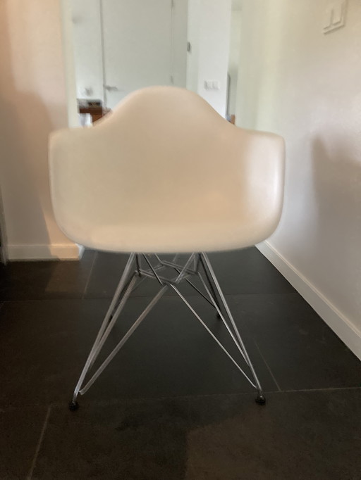 2x Vitra Eames and 2x Vita Eames Dar (white)