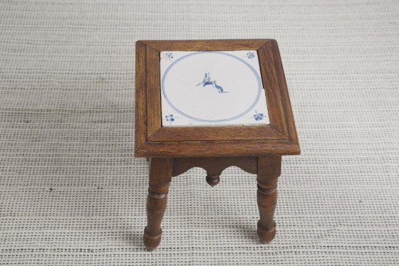 Sgabello antico olandese in stile country con piastrelle di Delft, sgabello vintage in legno, piano in (photo 7 of 24)