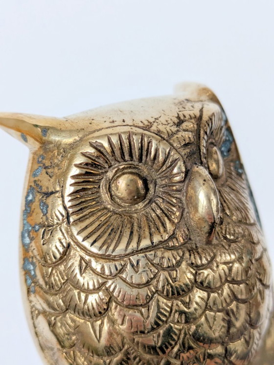 Image 1 of Statuetta vintage di gufo in ottone massiccio di metà secolo su ramo, decorazione in ottone dettagliata