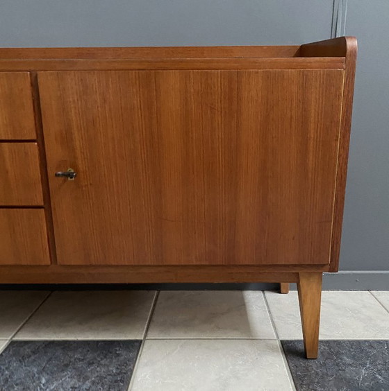 Image 1 of buffet bas en bois brun des années 1960