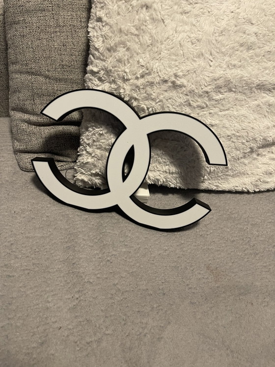 Image 1 of Boîte lumineuse Chanel