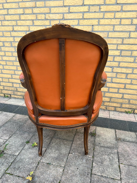 Fauteuil Louis XVI en cuir – Bois (photo 7 of 7)