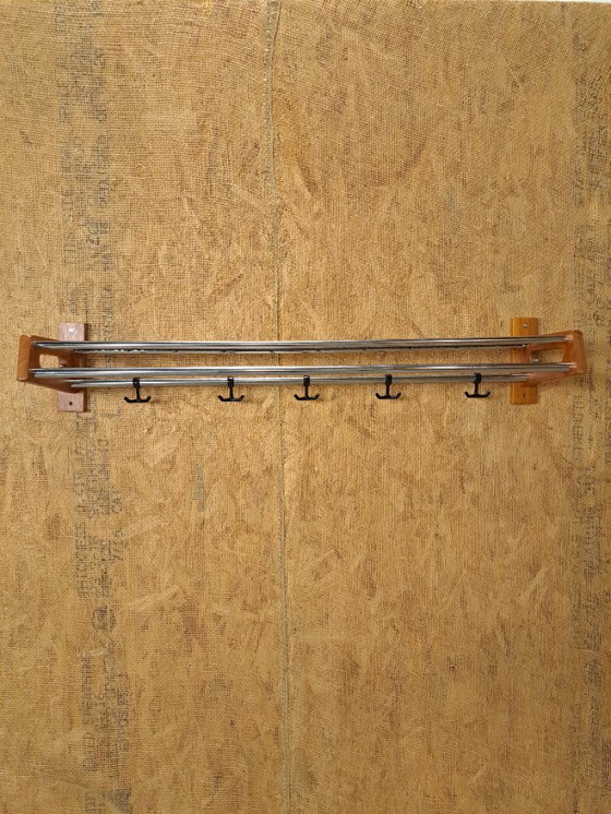 Image 1 of Porte-manteau mural en teck avec crochets chromés, fabriqué en Suède, n° 14