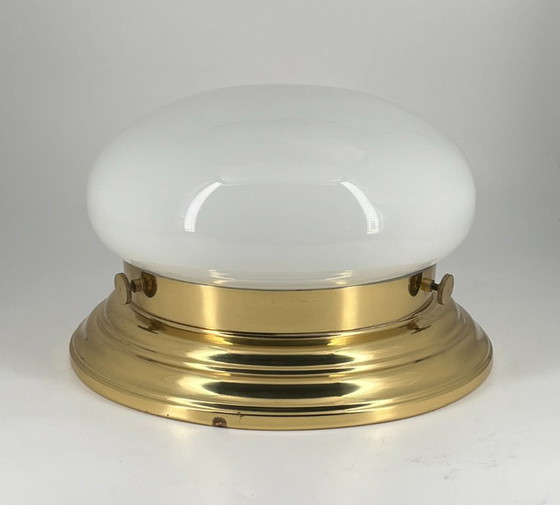 Image 1 of Plafondlamp in mid-century modern stijl – Art Deco – Opaalglas & Messing