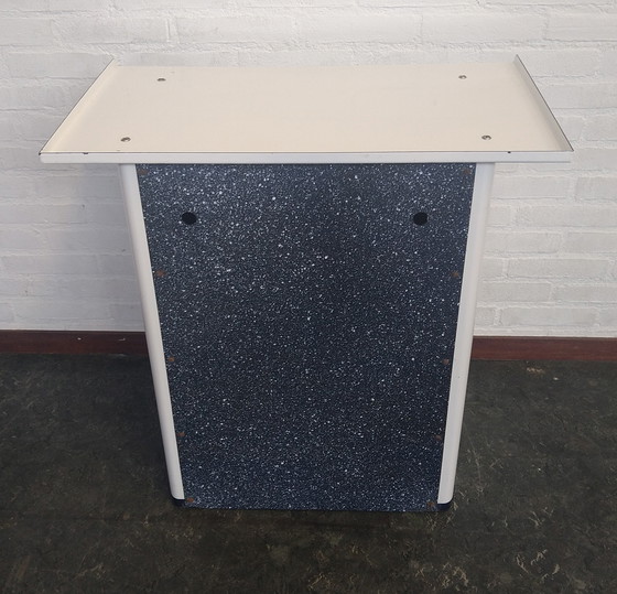 Image 1 of Vintage Geëmailleerd Kastje Van Ijzer