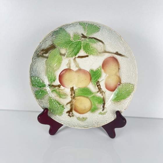 Image 1 of Set aus 4 KG St. Clément Barbotine Obsttellern (Kirsche, Mirabelle, Traube, Birne), Ende des 19. bis Anfang des 20. Jahrhunderts