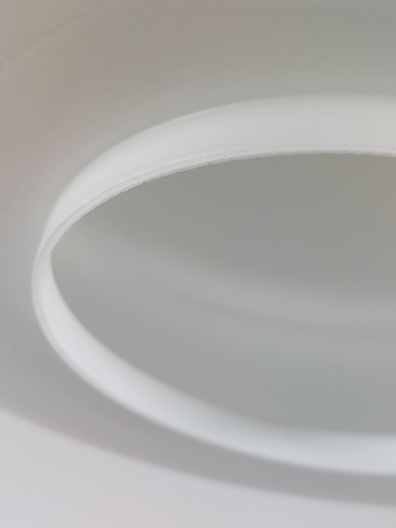 Image 1 of Suspension vintage en verre opale, style milieu du XXe siècle, époque spatiale de la RDA