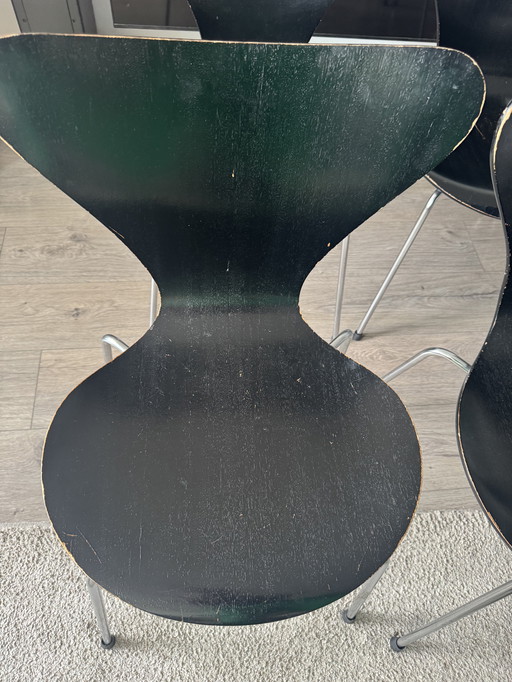 Arne Jacobson 8 Schwarze Schmetterlingsstühle