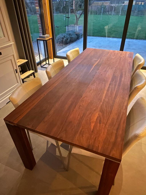 Table de salle à manger Bert Plantagie en noyer huilé