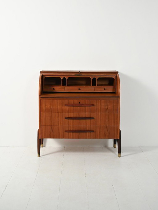 Secrétaire scandinavo in teak degli anni '50 con maniglie scolpite allungate