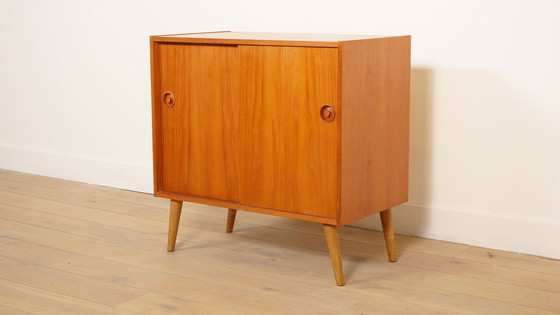 Image 1 of Vintage kastje met schuifdeuren | Audiomeubel | Teak