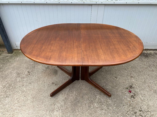 Baumann Scandinavian oval extensible table in teak and teak veneer 1960 NF