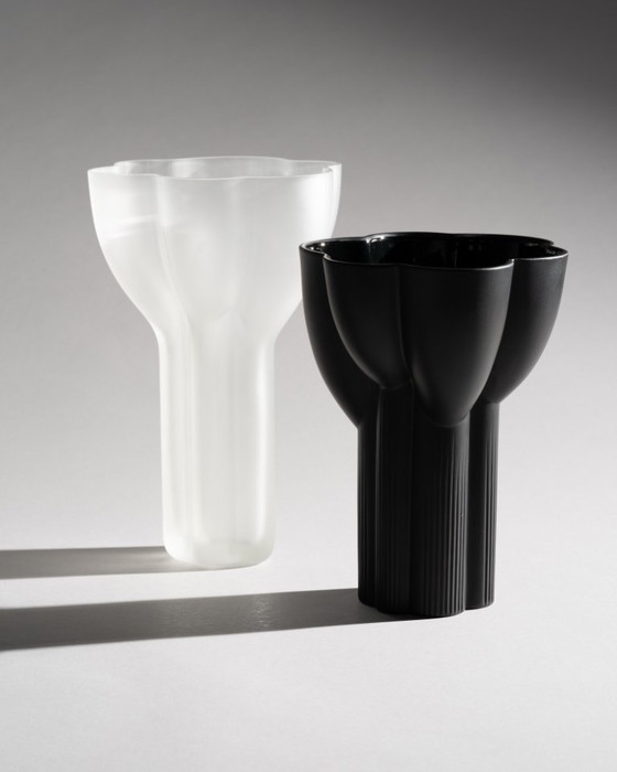 Image 1 of Vaso scultoreo Rosenthal Duo Tapio Wirkkala in vetro satinato e rara porcellana nera
