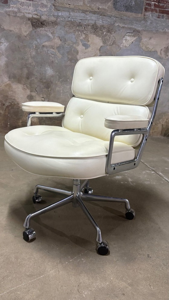 Image 1 of Herman Miller Eames Time Life Executive desk chair - pearl white leather