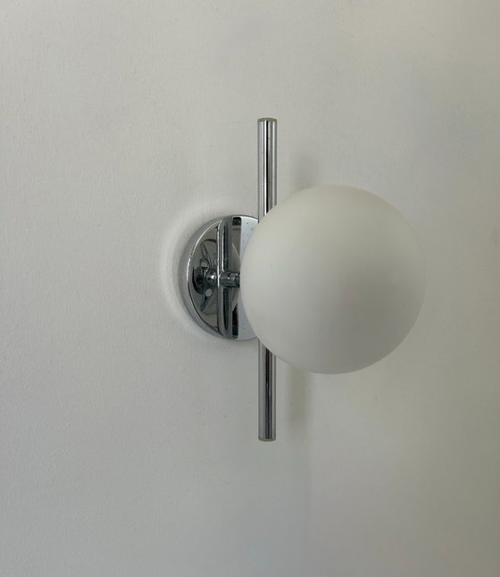 Image 1 of Coppia di applique vintage in cromo e opalina, Francia 1970