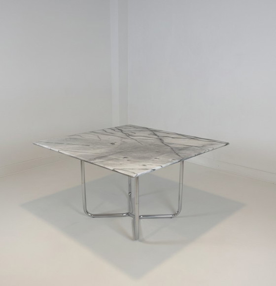 Vintage Carrara marmeren eettafel met chromen buisframe – Modern (photo 2 of 4)