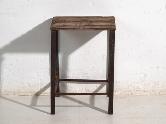 Antique industrial stool in pine wood and iron – Central Europe, circa 1950 – Industrieel (photo 22 of 33)