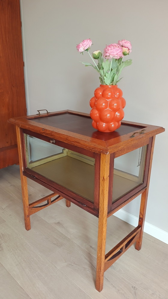 Image 1 of Magnifique vitrine vintage unique de style Arts & Crafts