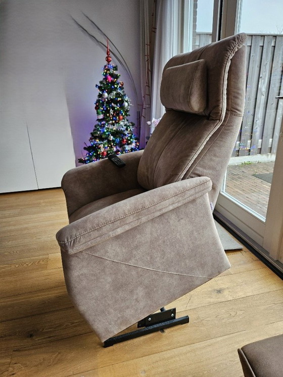 Image 1 of Lussuosa poltrona Vianne Rise-and-Recieve: come nuova! Qualità eccellente!