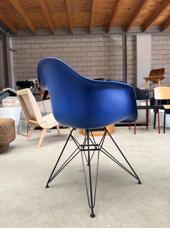 Vitra Eames DAR chair, Charles und Ray Eames – Sessel, Metall, Kunststoff (photo 4 of 6)