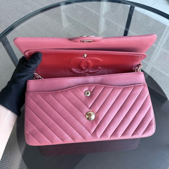 Image 1 of Chanel Classic Flap Medium - 25 cm Chevron-Lammleder, roségoldene Hardware, Serie 25