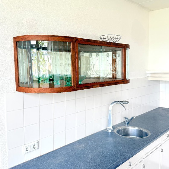 Image 1 of Art-deco stijl hangvitrine met bloemgravure