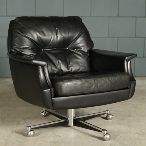 Ensemble de fauteuils pivotants en cuir vintage avec pouf - 1970