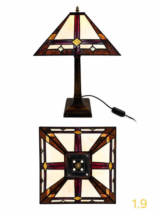 Beautiful Tiffany-style table lamp 50x30