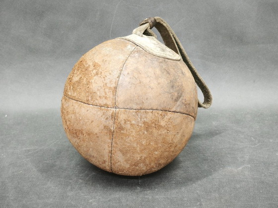 Image 1 of Boxhandschuhe und Boxball aus Leder, Tschechoslowakei, 1940er Jahre