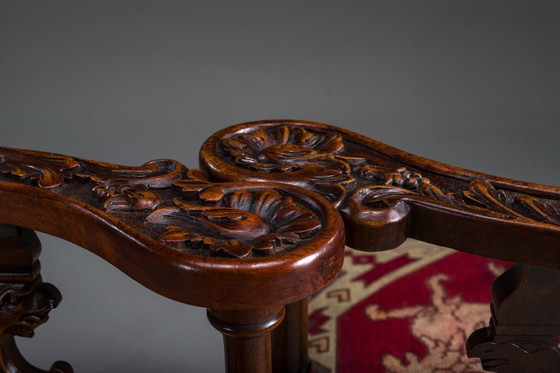 Image 1 of Italienische Eckstühle im Stil der Renaissance des 19. Jahrhunderts aus geschnitztem Nussbaumholz, 2er-Set