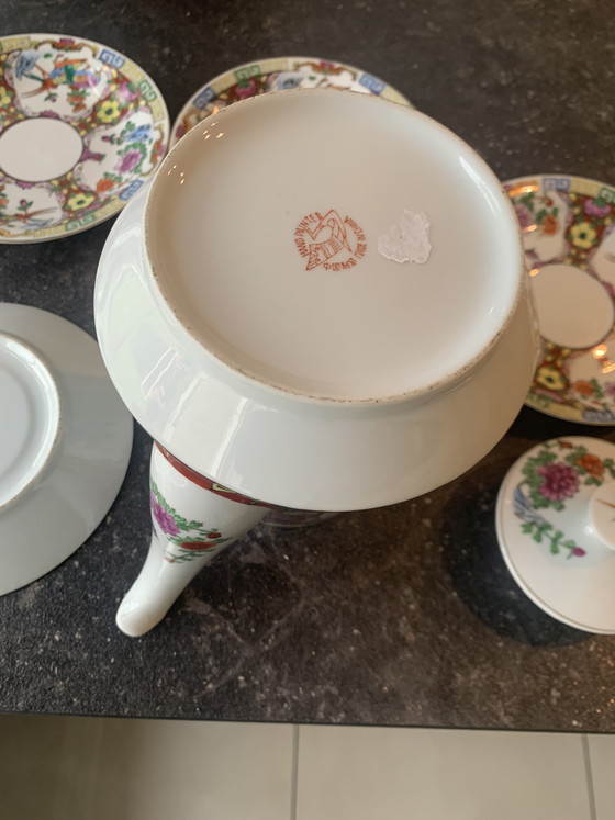 Image 1 of Teapot with 6 plates