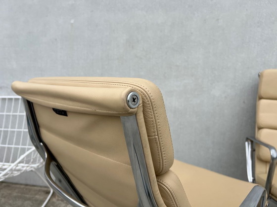 Image 1 of 2 sillones de cuero Vitra Eames EA216