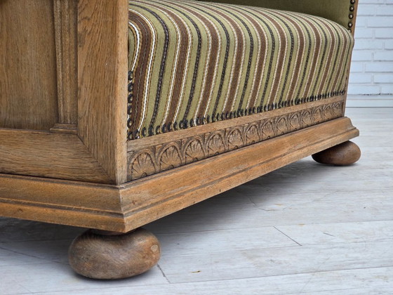 Image 1 of Dänisches 2-Sitzer-Sofa aus den 1950er Jahren, original gestreifte grüne Möbelwolle, Eichenholz.