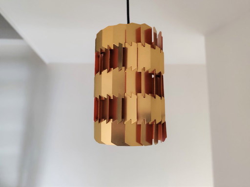 Suspension Lyfa, modèle Facet, designer Louis Weisdorf