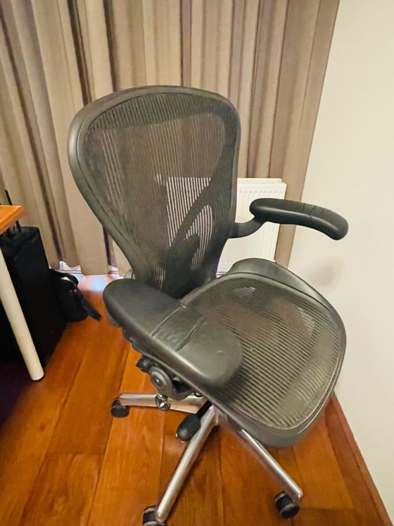 Image 1 of Original Herman Miller Aeron – Size B (Premium Aluminium Base)