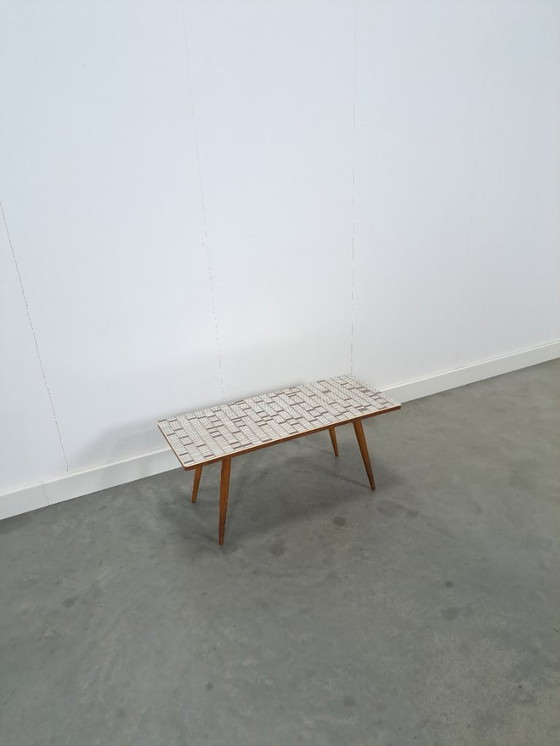 Image 1 of Tavolino laterale in formica Opal con gambe in legno, tavolino portavasi