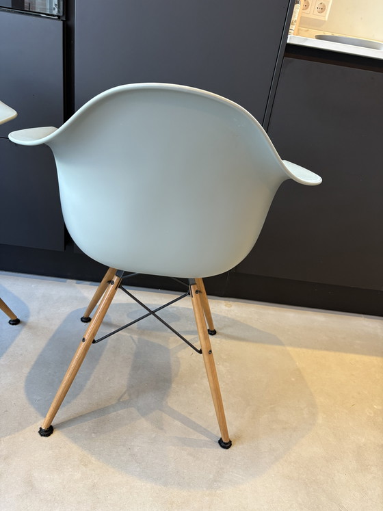 2x Vitra Eames DAW – Sessel, Metal, Plastic (photo 6 of 9)