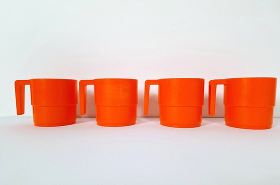 Image 1 of Lot de 4 gobelets vintage en plastique orange, style rétro pour pique-niques et camping, gobelets d'extérieur durables, styl