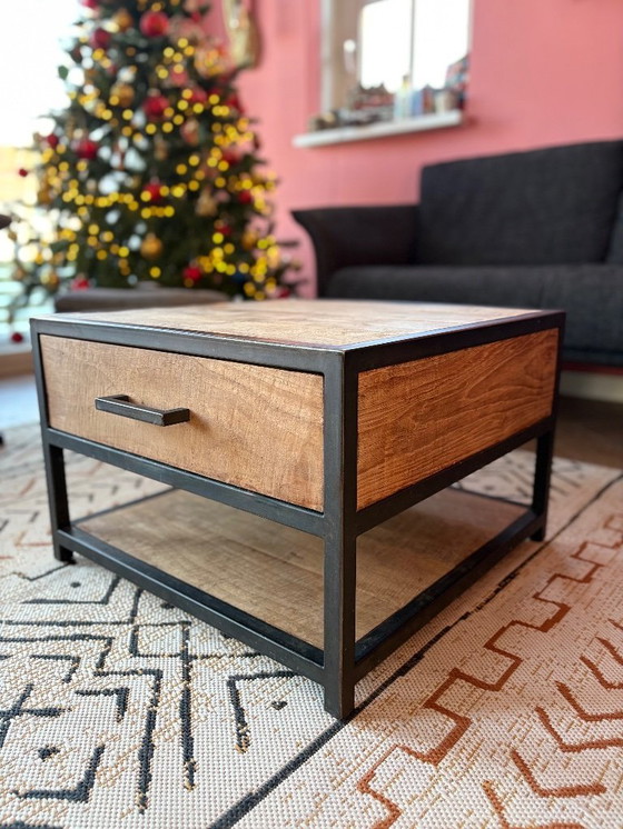 Image 1 of Industriële houten salontafel