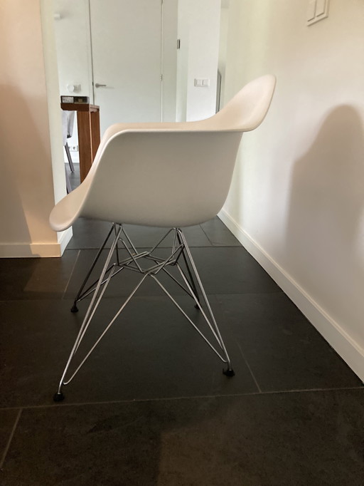 2x Vitra Eames and 2x Vita Eames Dar (white)