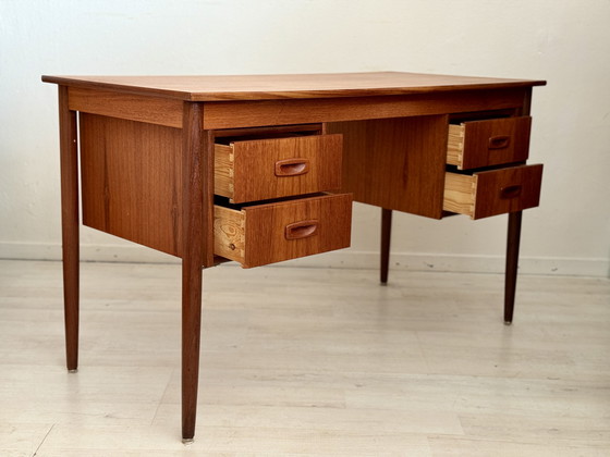 Image 1 of Scrivania danese vintage in teak di metà secolo, anni '60