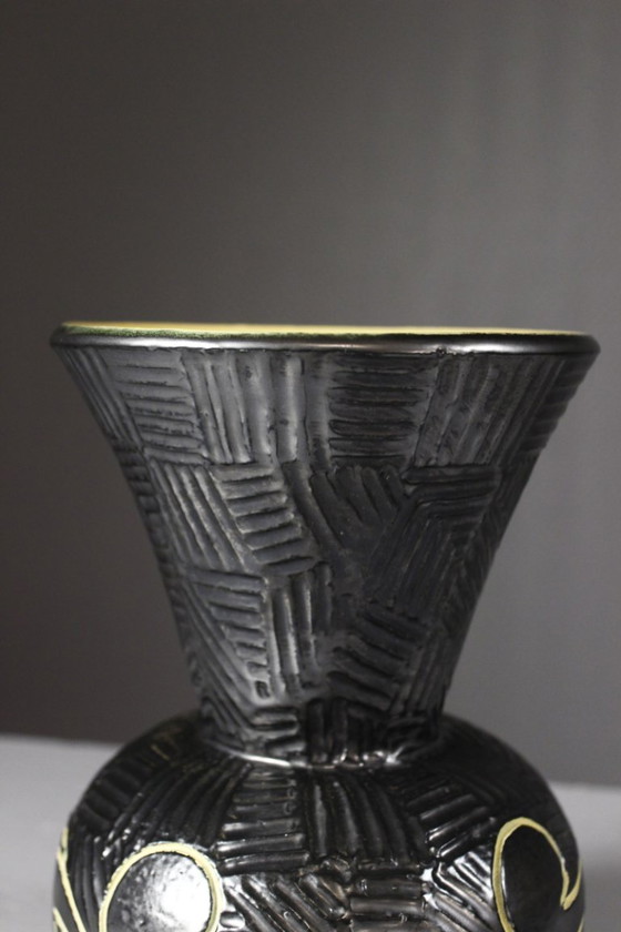 Image 1 of Keramische vaas uit de jaren 1950, satijnzwart en glanzend geel emaille, Elchinger Chambost-stijl.