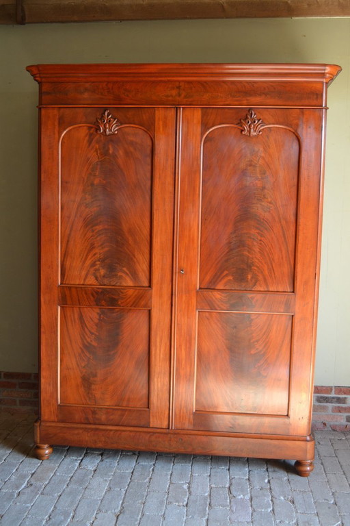 Antieke mahonie houten kledingkast, garderobekast.