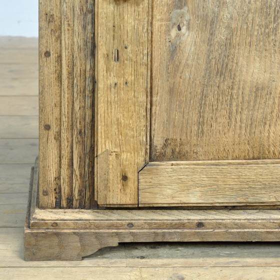 Image 1 of Petit meuble en chêne, vers 1820