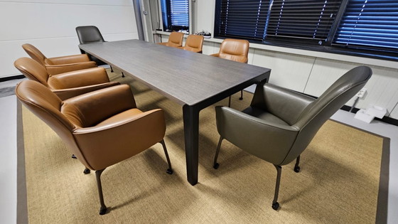 Image 1 of 6x leolux gyon eetkamerstoel laag tour; bek binnenleidingzijde/ buitenzijde = 19427 noli 272 oliva; onderstel epoxy